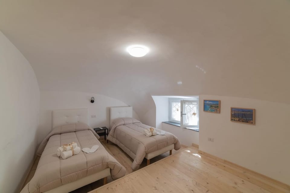 Seating area, Bedroom