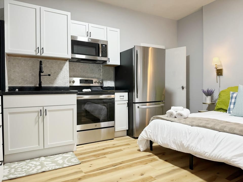 The Cardinal Studio Apartments Apartment in Evansville