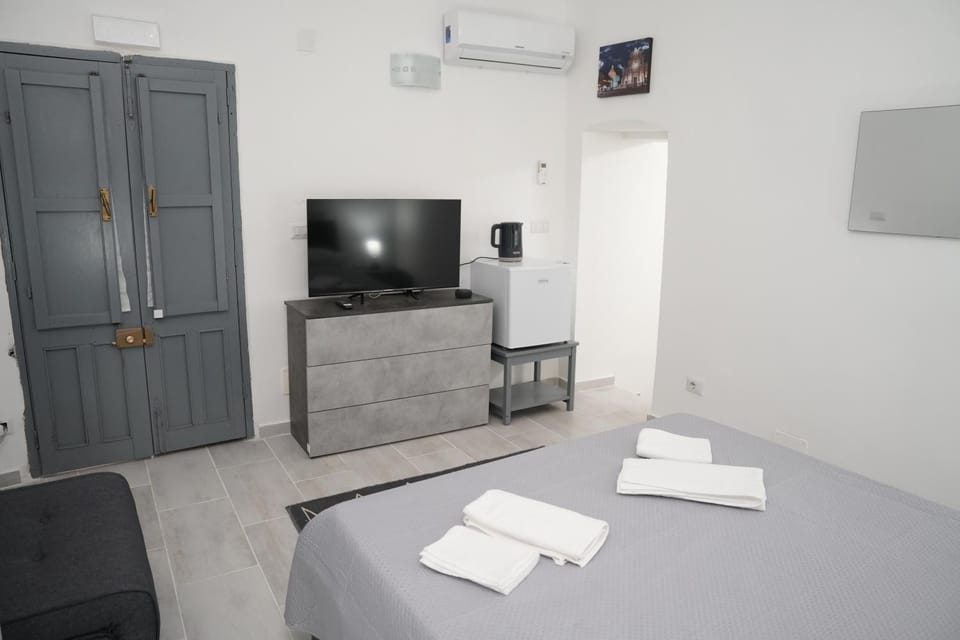 TV and multimedia, Bedroom, air conditioner