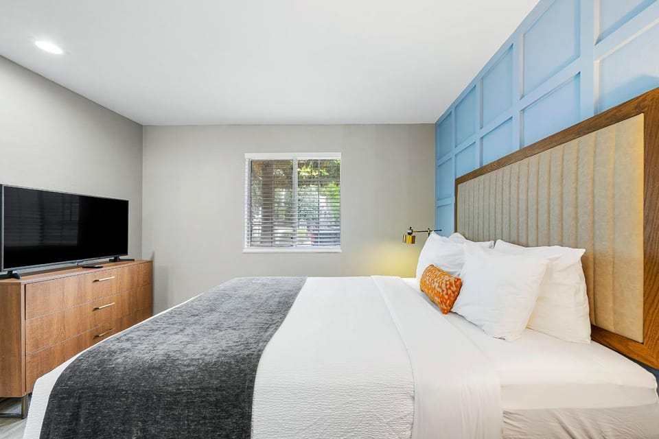 Prime Buckhead Chic Condo in Atlanta Apartment in Buckhead