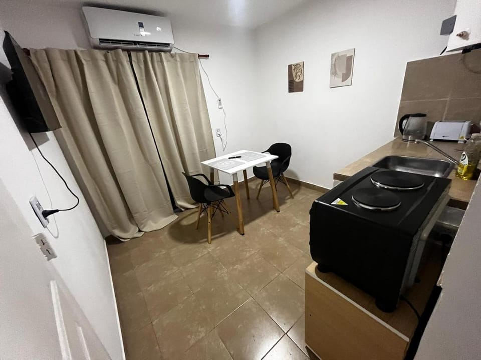 hospedaje LH primero E a 15 minutos del aeropuerto ezeiza Apartment hotel in Buenos Aires Province