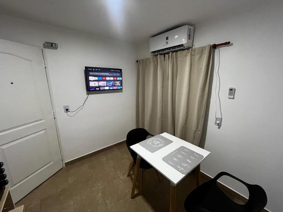 hospedaje LH primero E a 15 minutos del aeropuerto ezeiza Apartment hotel in Buenos Aires Province