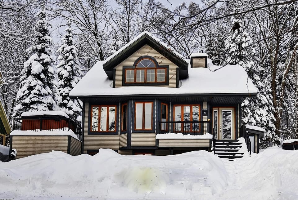23 Chemin des Skieurs Chalet in Quebec