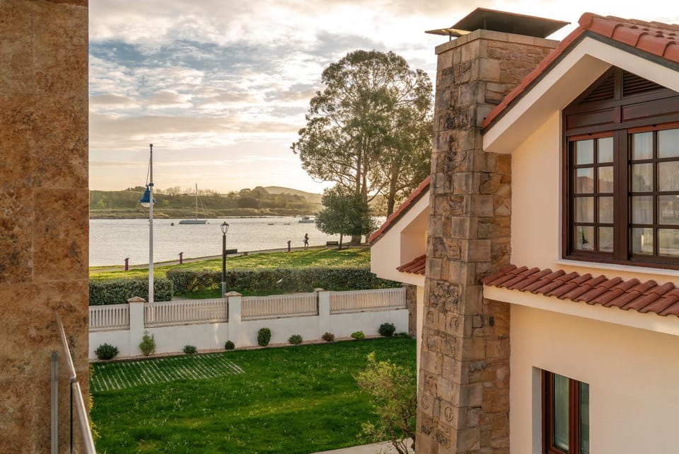 Property building, Garden view, Sea view