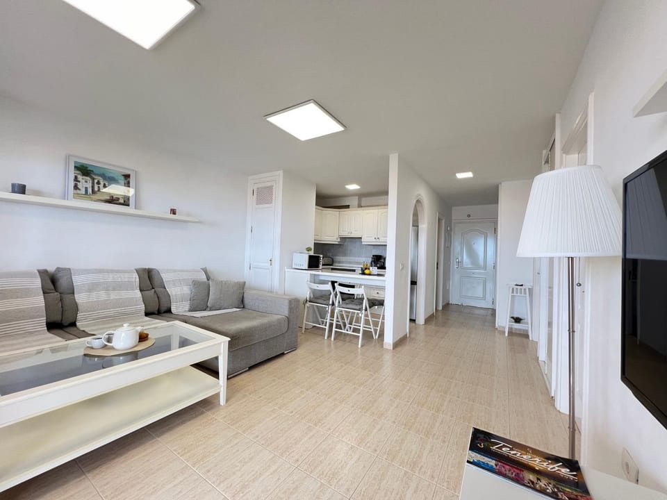 TV and multimedia, Kitchen or kitchenette, Living room, Photo of the whole room