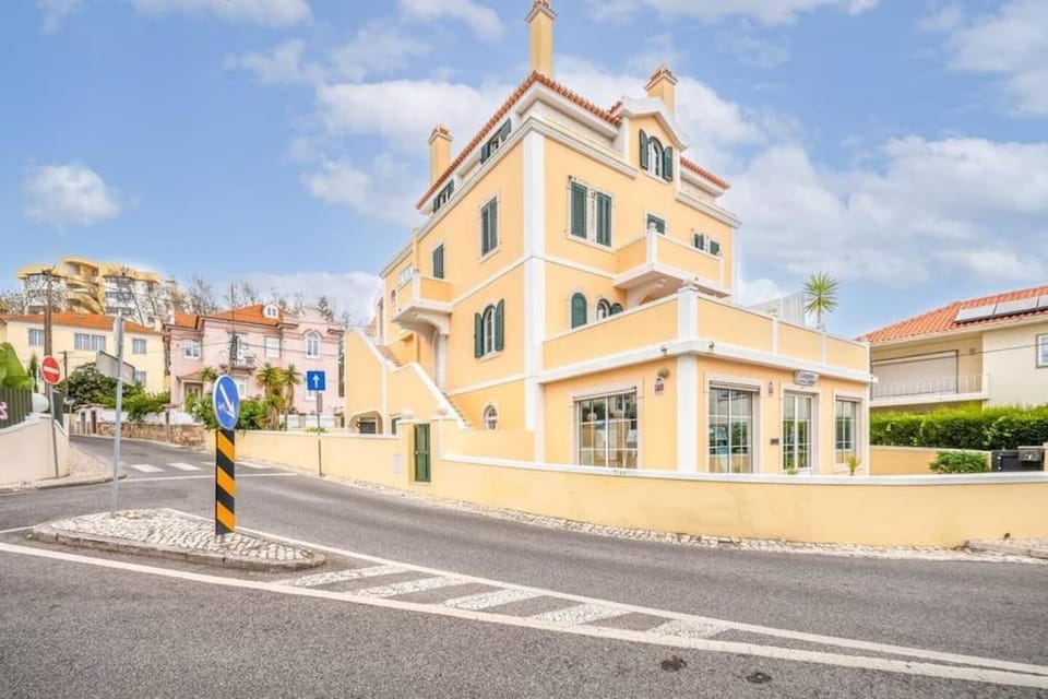 Vila Margarida Beach Haven Apartment in Estoril