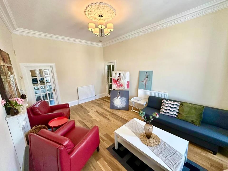 Dumbarton cosy home, Loch Lomond Apartment in Scotland