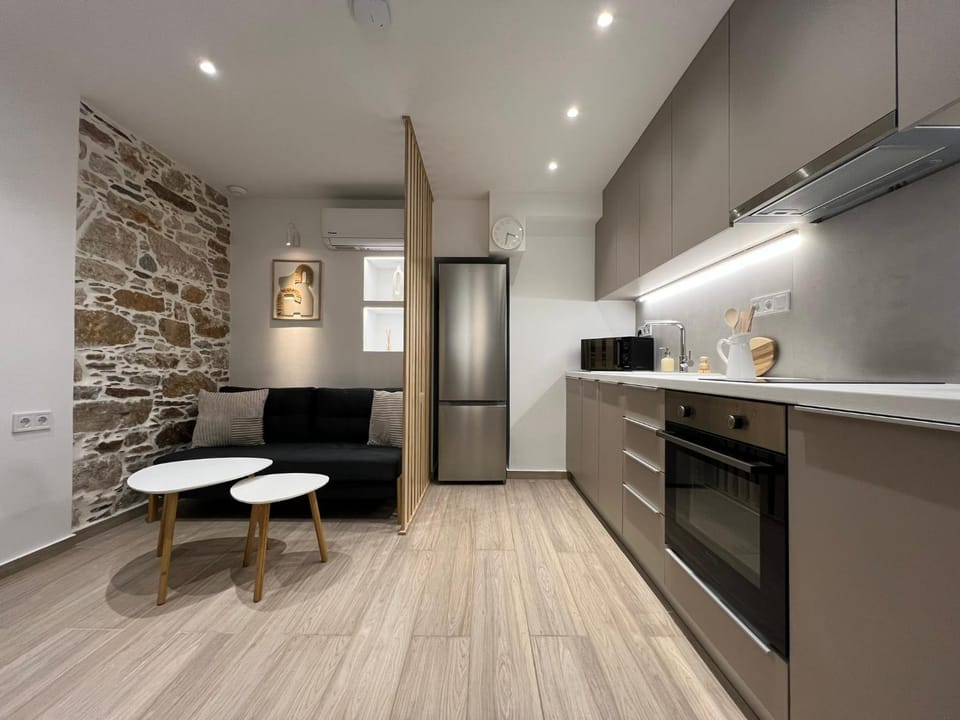 Kitchen or kitchenette, Seating area
