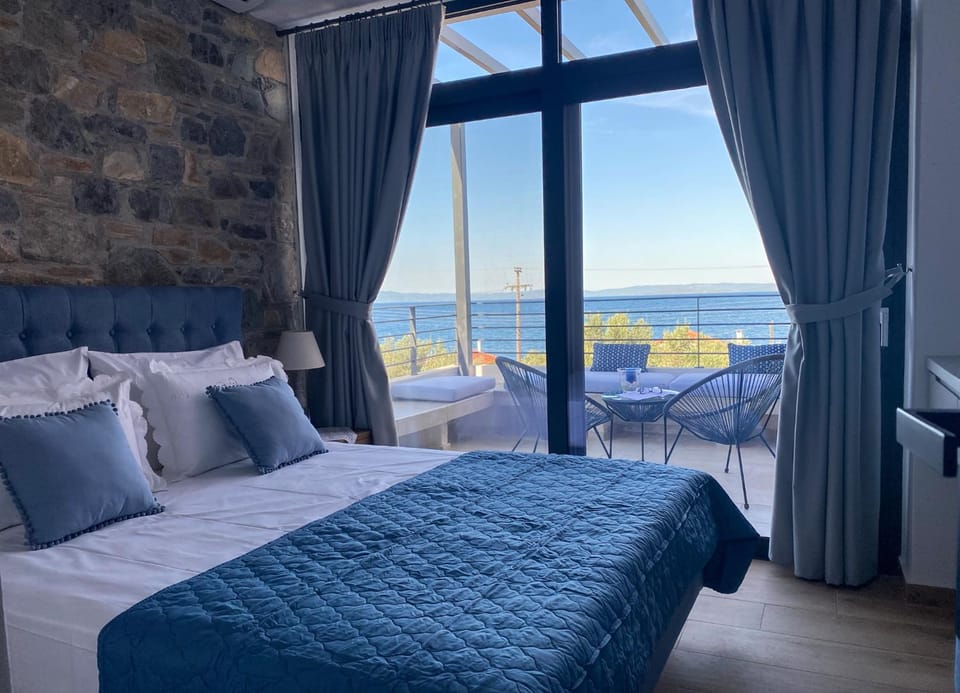 Bed, View (from property/room), Balcony/Terrace, Bedroom, Sea view