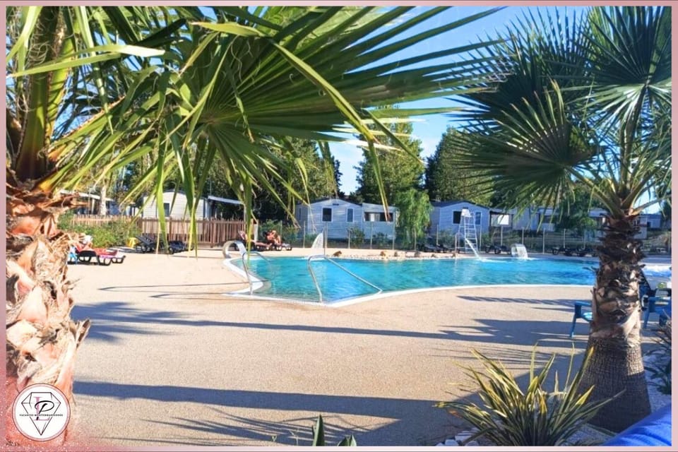 Day, Natural landscape, Pool view, Swimming pool, sunbed