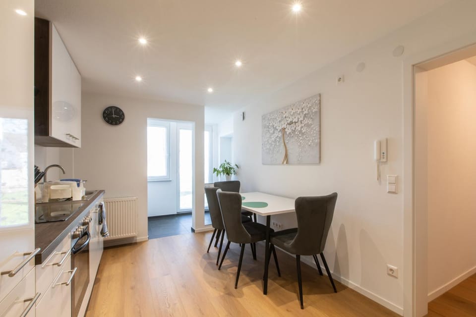 View (from property/room), Kitchen or kitchenette, Seating area, Dining area, pet friendly, stove