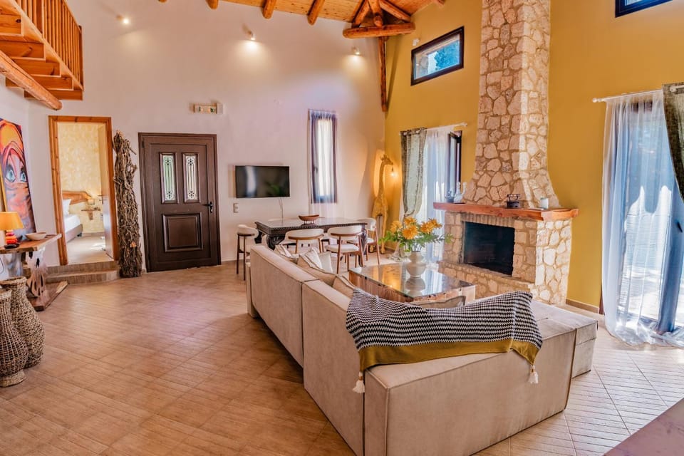 TV and multimedia, Living room, Seating area, Dining area
