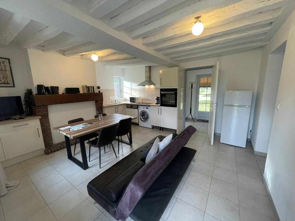 Communal lounge/ TV room, Living room, Seating area, Communal kitchen, stove, kitchen