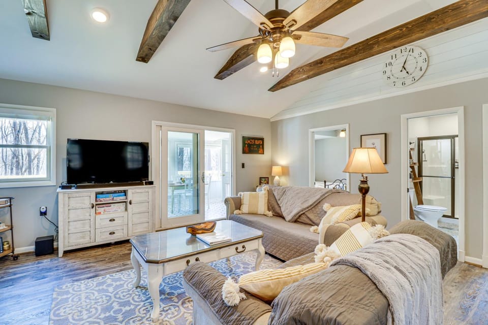 Great for Families! Woodsy Cabin in Lost City Cabin in Shenandoah Valley