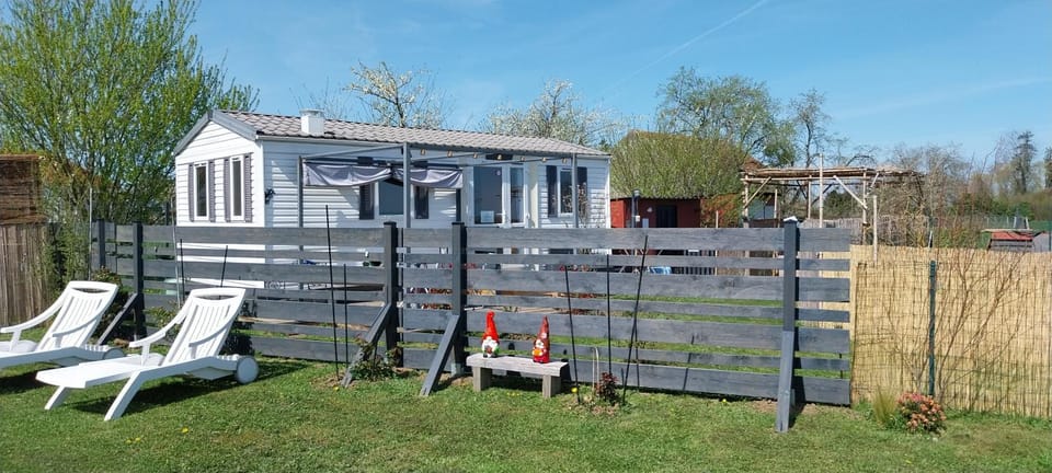 Chez Elvis et Agnès, logement climatisé House in Jura