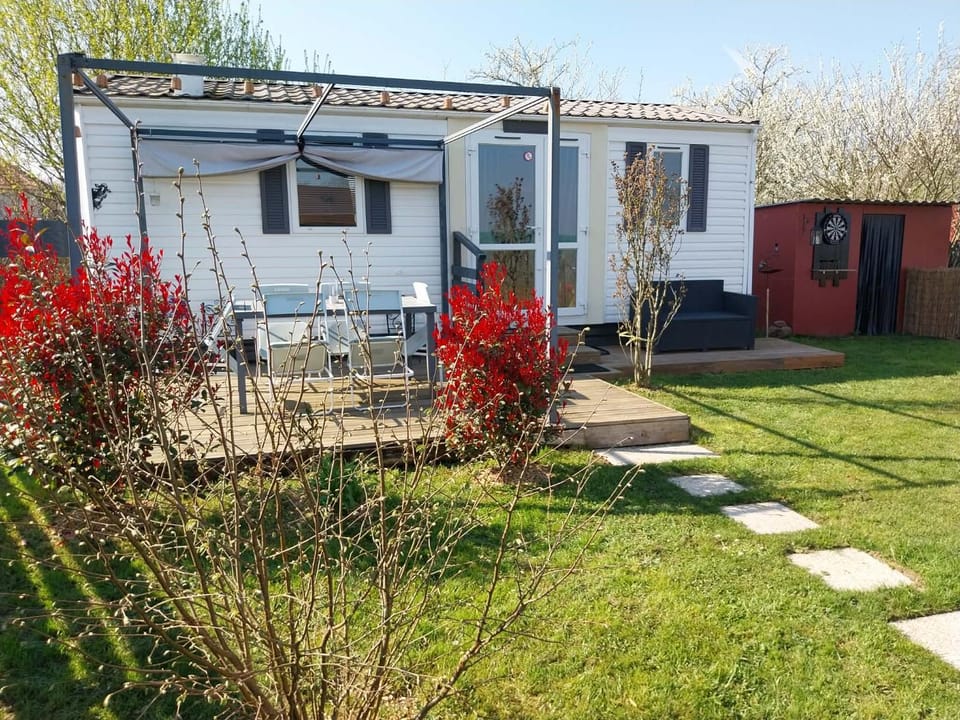 Chez Elvis et Agnès, logement climatisé House in Jura