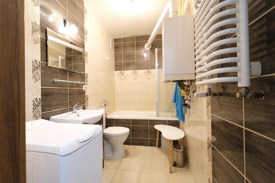 Shower, Toilet, Bathroom, Bath