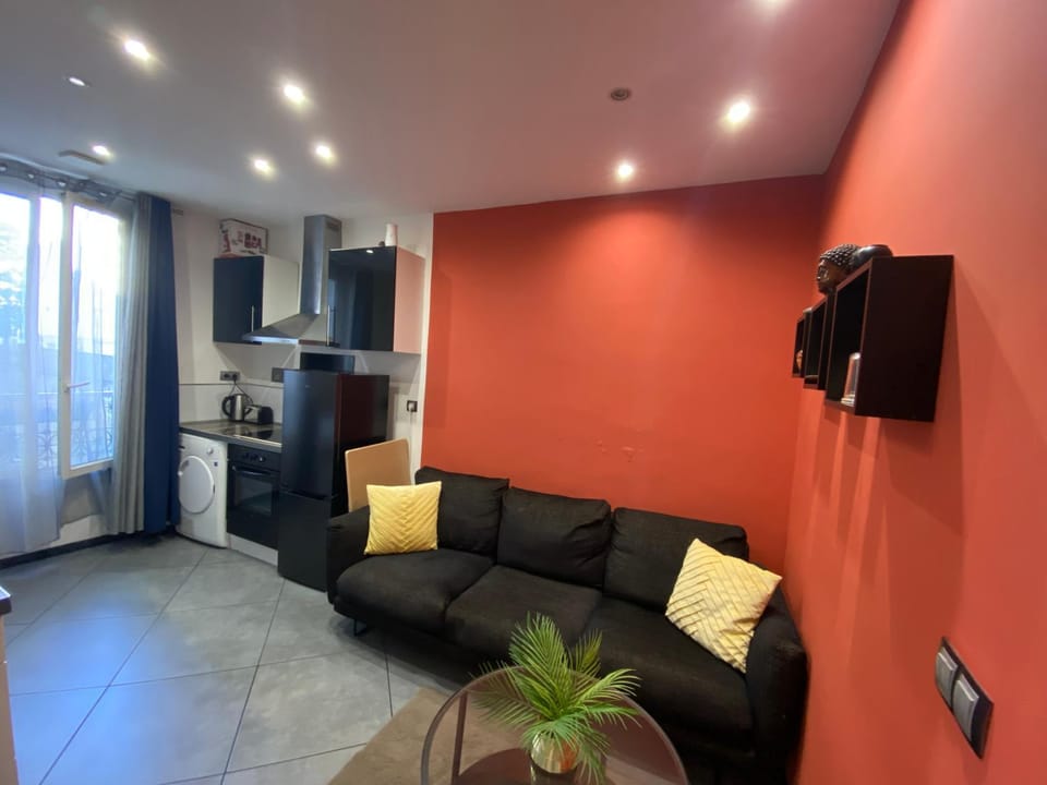 TV and multimedia, Kitchen or kitchenette, Living room, oven, stove