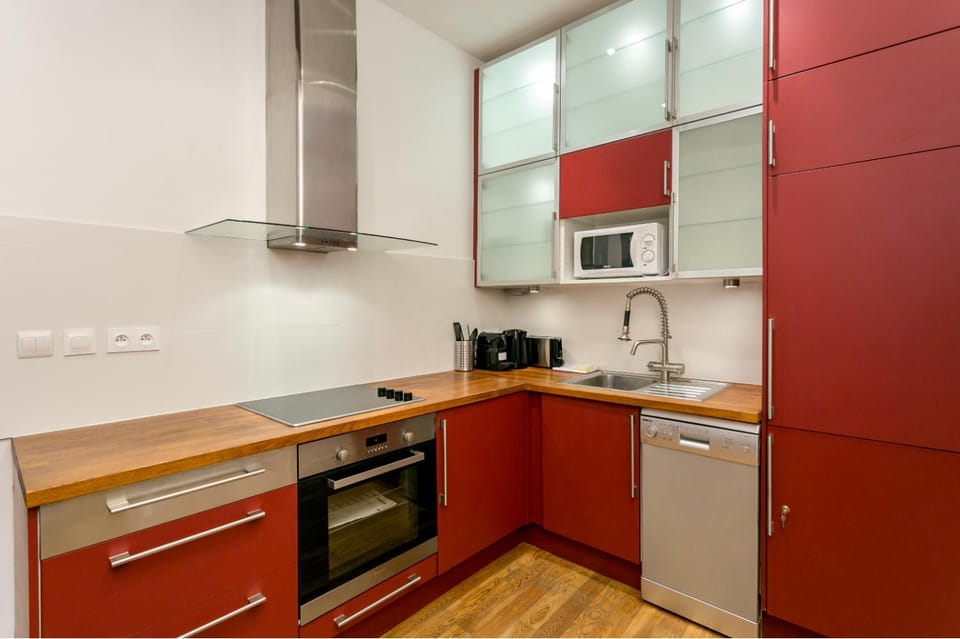 Suite Du Lion/AC Historic Flat, Marais, 4-5 Guests Apartment in Paris