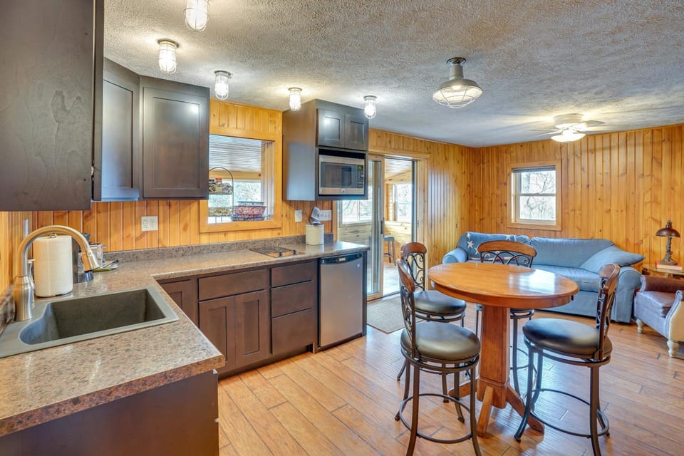 Waterfront Crofton Cabin - Boat Dock & Fire Pit! Cabin in Lewis and Clark Lake
