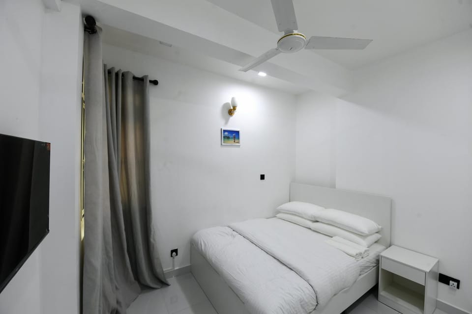 Bed, Bedroom, fireplace, air conditioner