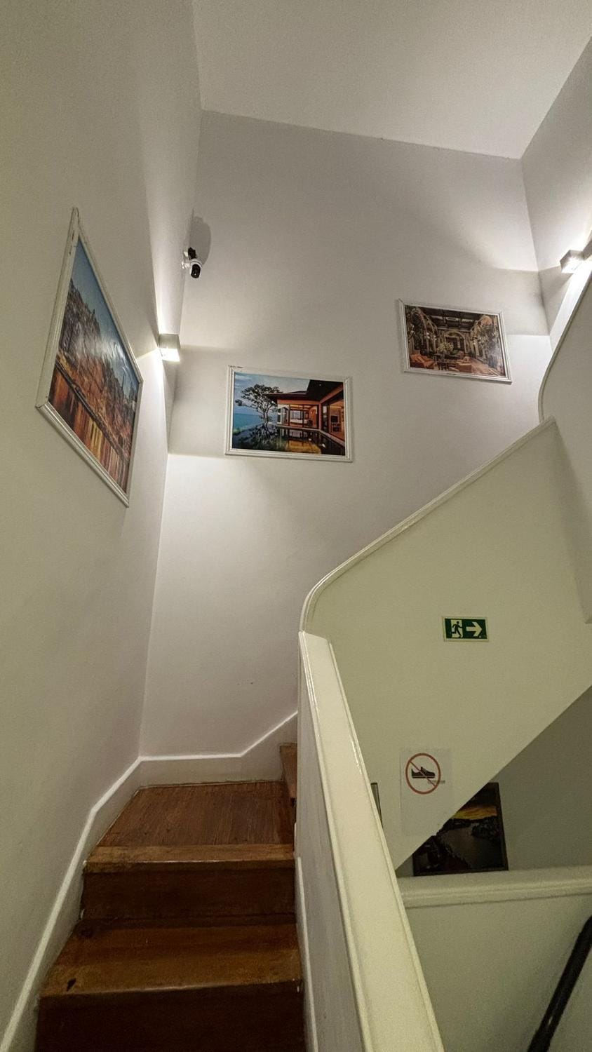 Owls Hostel Ribeiro Bed and Breakfast in Porto