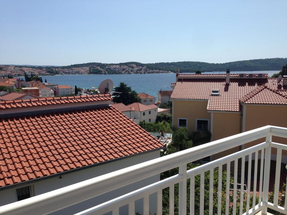 Property building, Restaurant/places to eat, Natural landscape, Activities, Bird's eye view, BBQ facilities, View (from property/room), Balcony/Terrace, Other, Other, Decorative detail, Beach, Beach, City view, Garden view, Lake view, Landmark view, Mountain view, Sea view, Street view, Area and facilities, Area and facilities