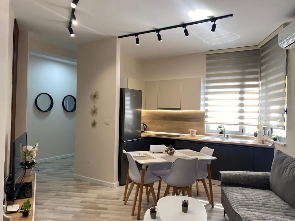 Kitchen or kitchenette, Living room, Seating area, Dining area