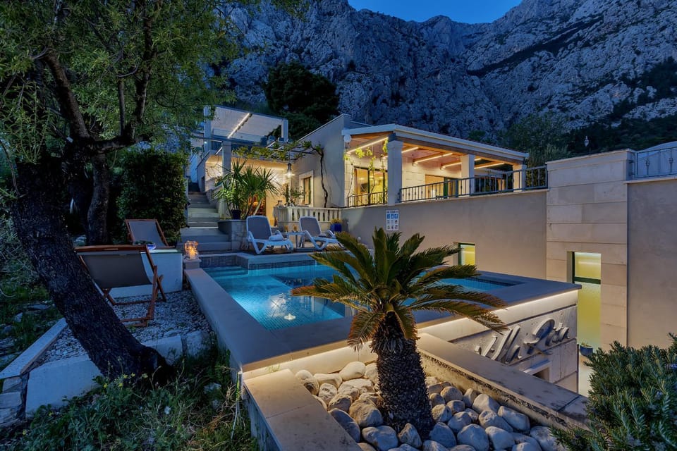 Property building, Patio, Night, Natural landscape, Mountain view, Pool view, Swimming pool, Swimming pool, sunbed