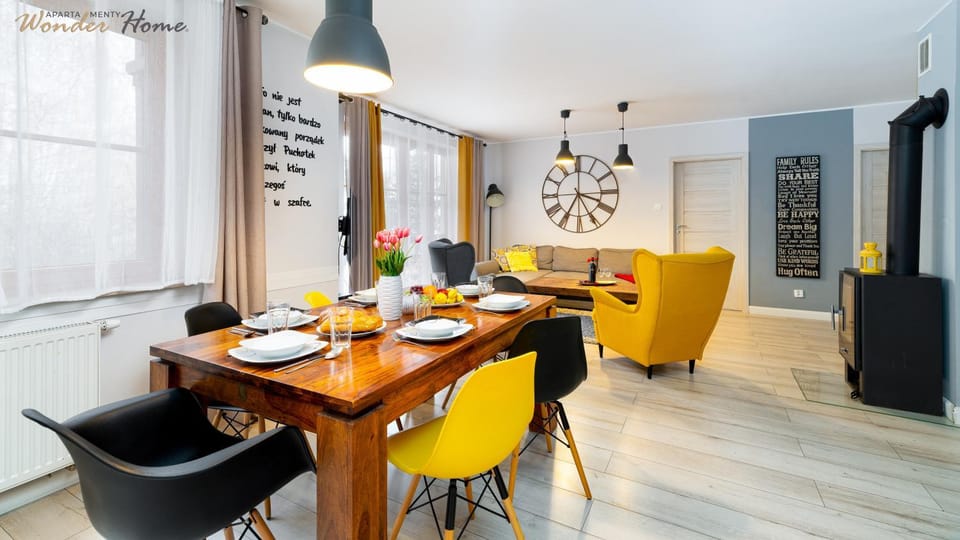 Living room, Seating area, Dining area, fireplace