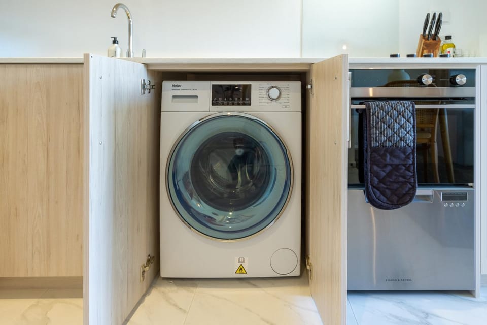 Kitchen or kitchenette, hair dresser, minibar, washing machine, dryer