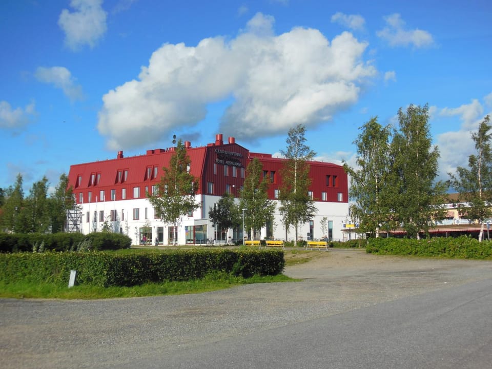 Property building, Day