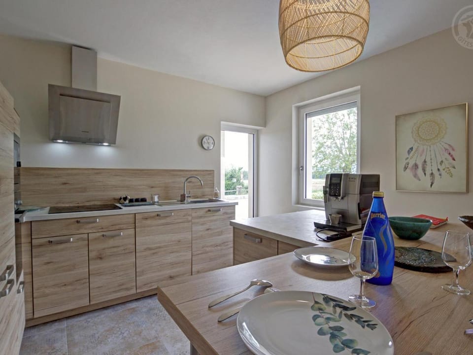 Gîte moderne avec parking sécurisé et jardin privé - FR-1-496-316 House in Auvergne-Rhône-Alpes