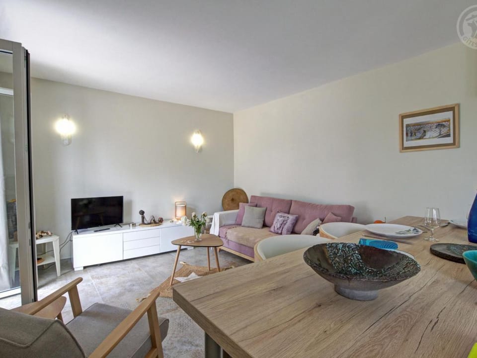 Gîte moderne avec parking sécurisé et jardin privé - FR-1-496-316 House in Auvergne-Rhône-Alpes
