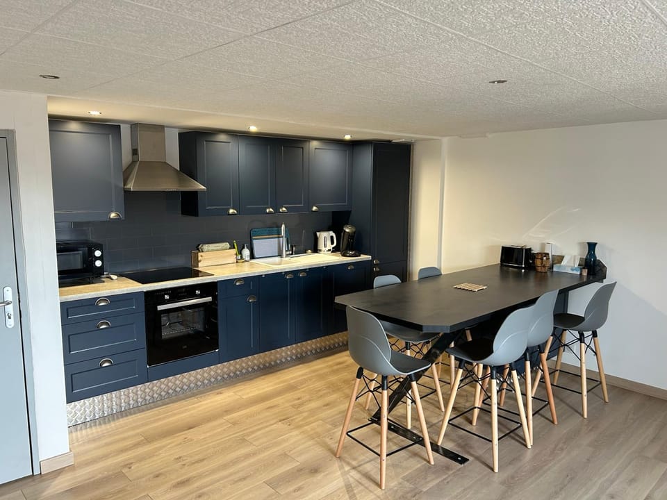 Coffee/tea facilities, Kitchen or kitchenette, Dining area, minibar, pet friendly, stove, toaster