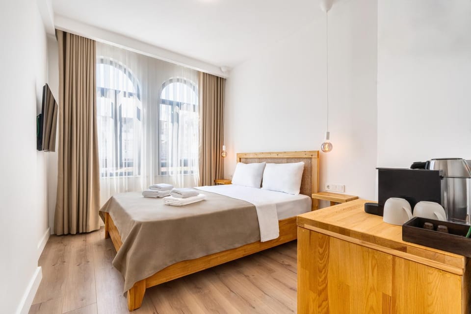 Bed, TV and multimedia, Coffee/tea facilities, Photo of the whole room, towels