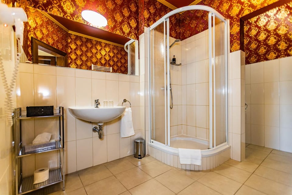 Shower, Bathroom
