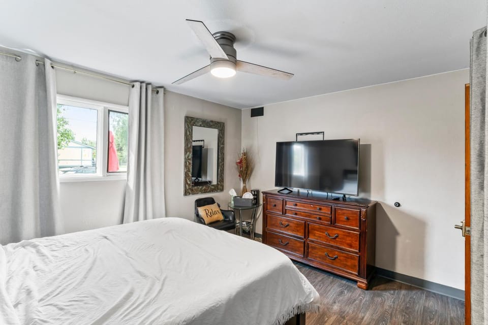 KING SUITE ON 16TH AVE Bed and Breakfast in Anchorage