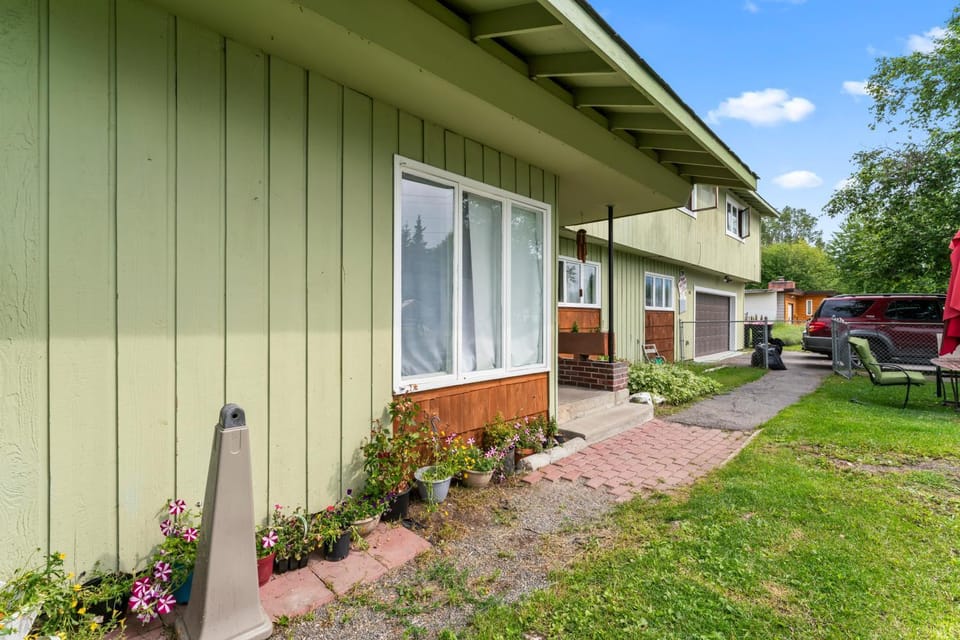 KING SUITE ON 16TH AVE Bed and Breakfast in Anchorage