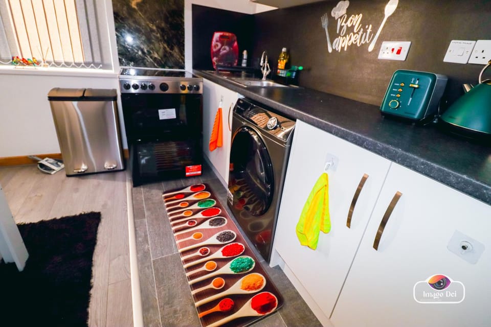 Stunning Flats in Handsworth Birmingham Close to ONE STOP Perry barr andAston Football club Apartment in Birmingham