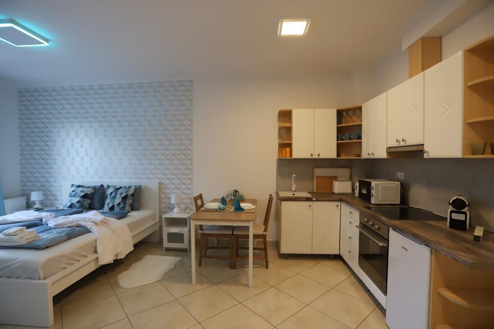 Airport Luxury Apartment with Balcony + Free parking Apartment in Budapest