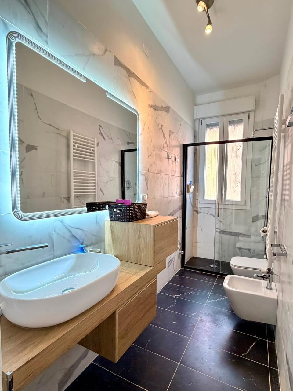 Shower, Toilet, Bathroom, bidet, towels