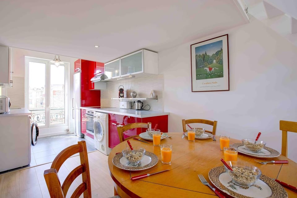 Kitchen or kitchenette, Living room, Seating area, Dining area, minibar, pet friendly, stove, toaster
