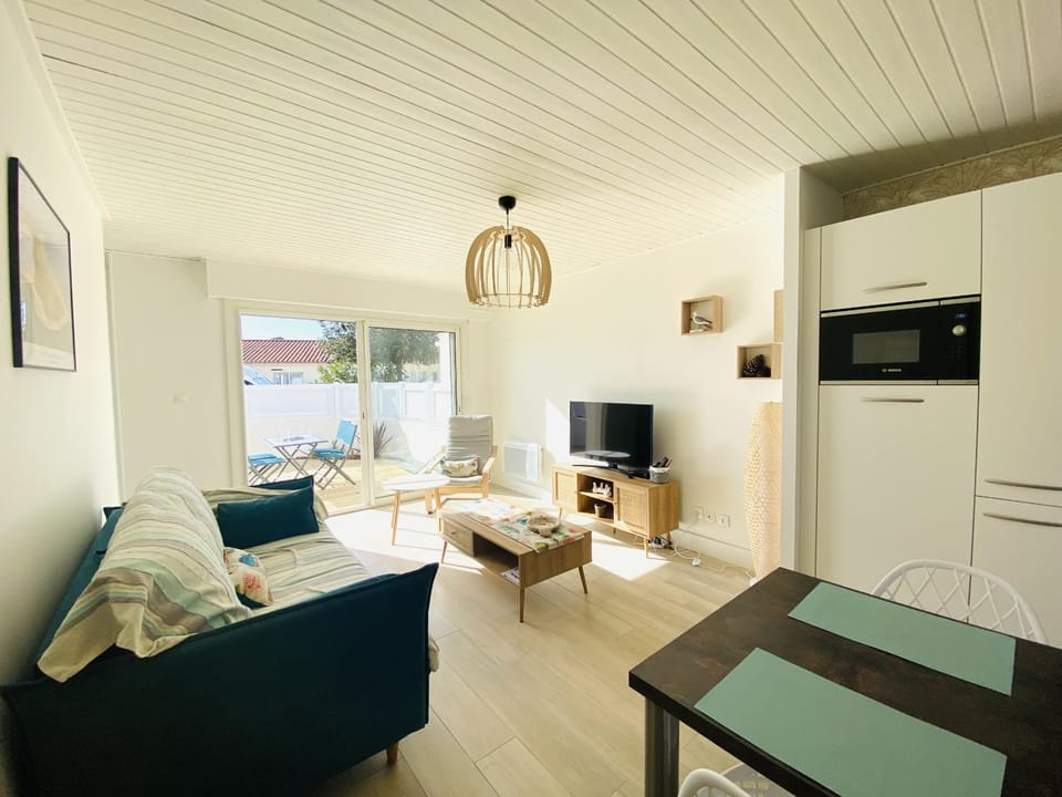 Communal lounge/ TV room, Living room