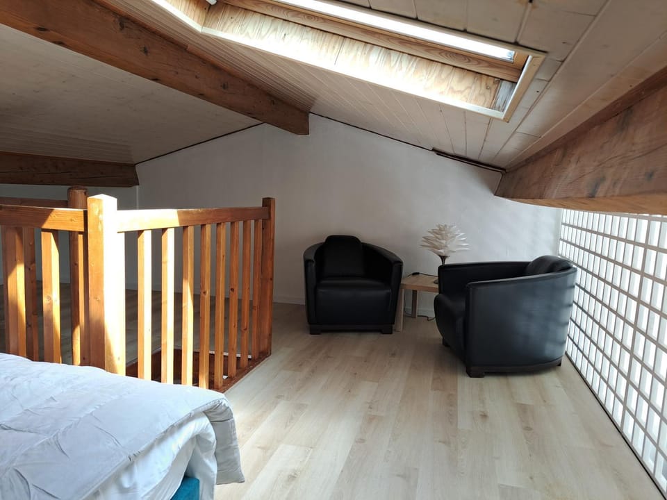 Seating area, Bedroom