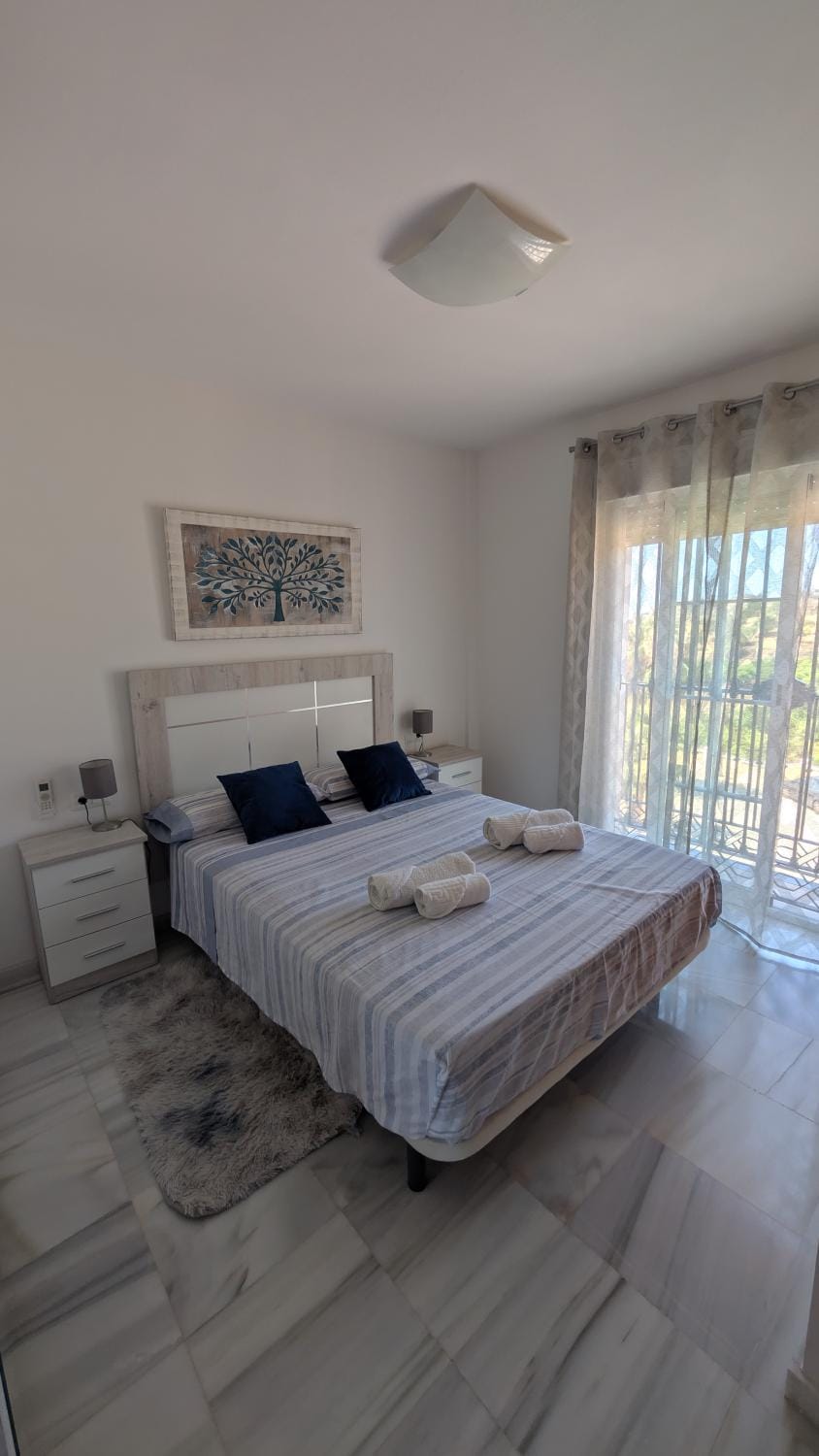 Bed, Bedroom, towels
