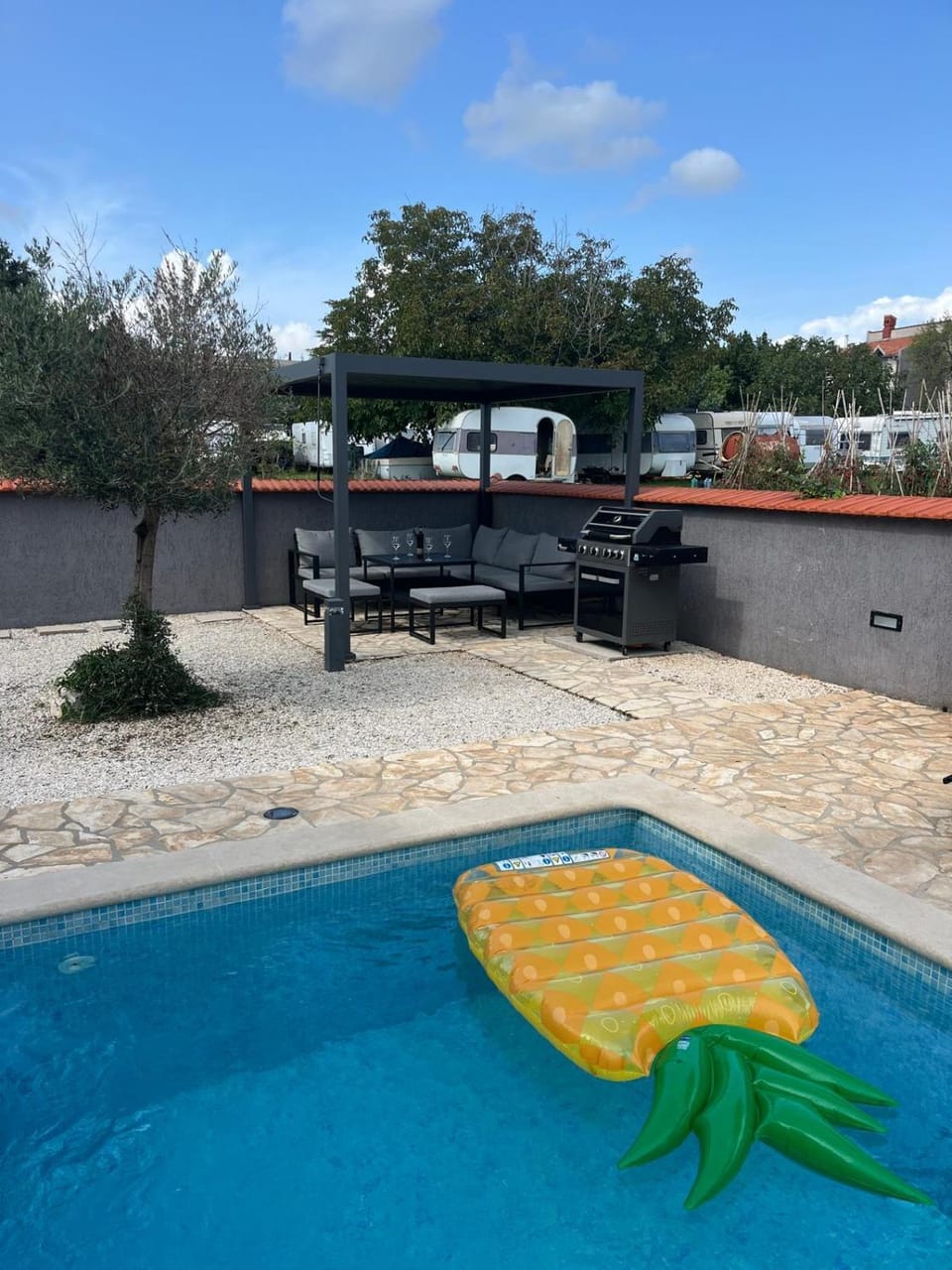 BBQ facilities, Swimming pool, furniture