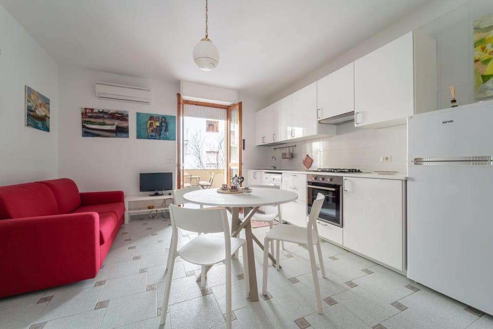Kitchen or kitchenette, Living room, Seating area, Dining area, oven, stove, washing machine