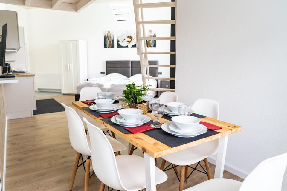 Seating area, Dining area, Food