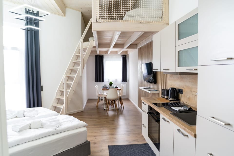 Bed, Kitchen or kitchenette, Dining area, Bedroom